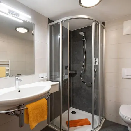 فندق مبيت وإفطار Gaestehaus Hochstaffl
